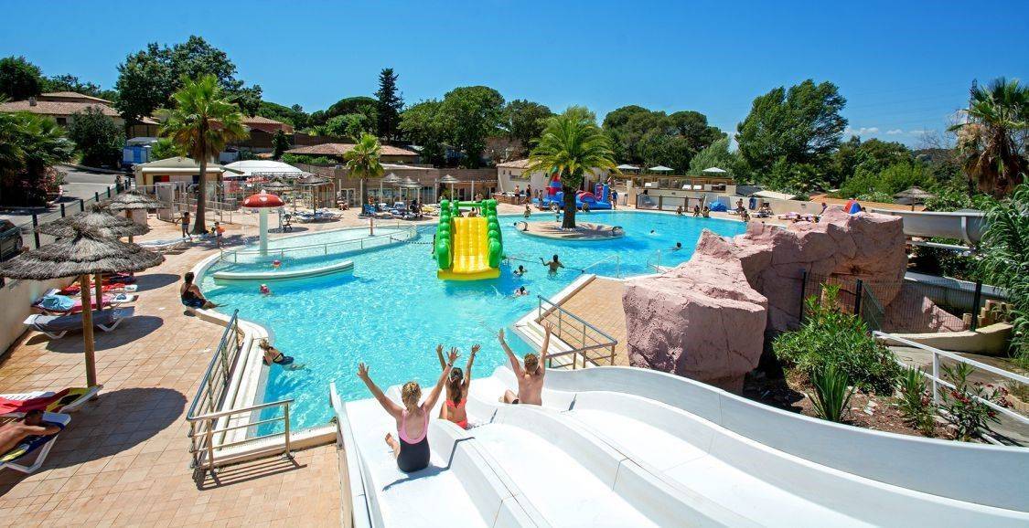 Où faire du camping à Fréjus avec piscine ? A Gorge-Vent !